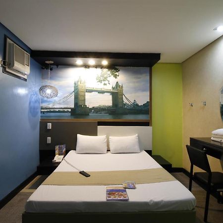Hotel Dreamworld Araneta Cubao Екстериор снимка