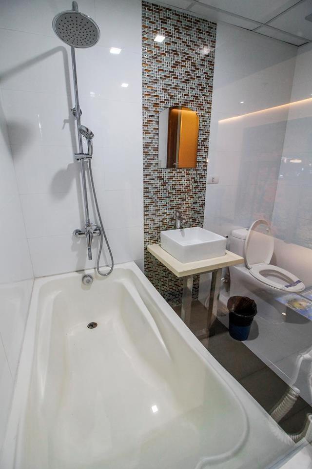 Hotel Dreamworld Araneta Cubao Екстериор снимка