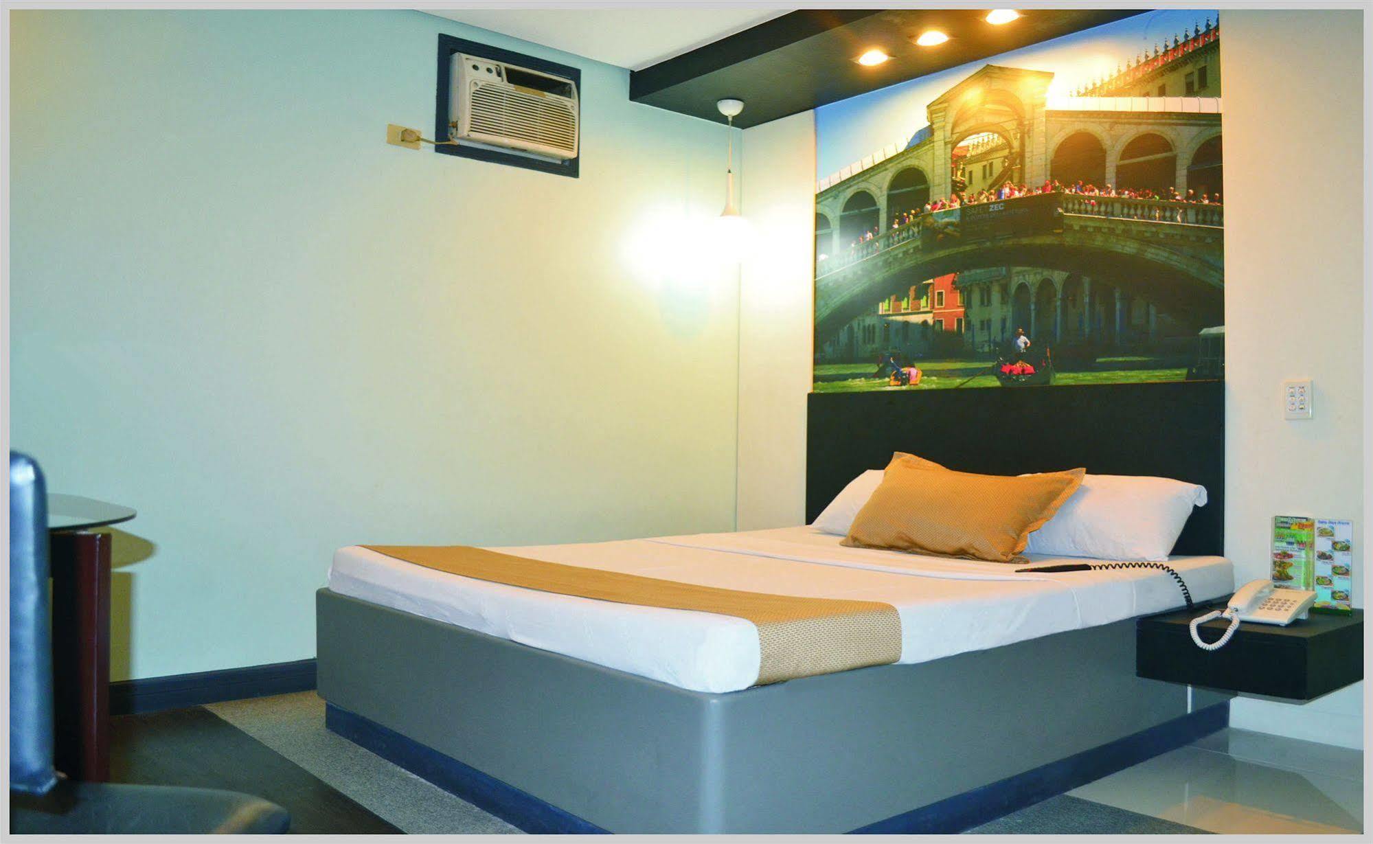 Hotel Dreamworld Araneta Cubao Екстериор снимка