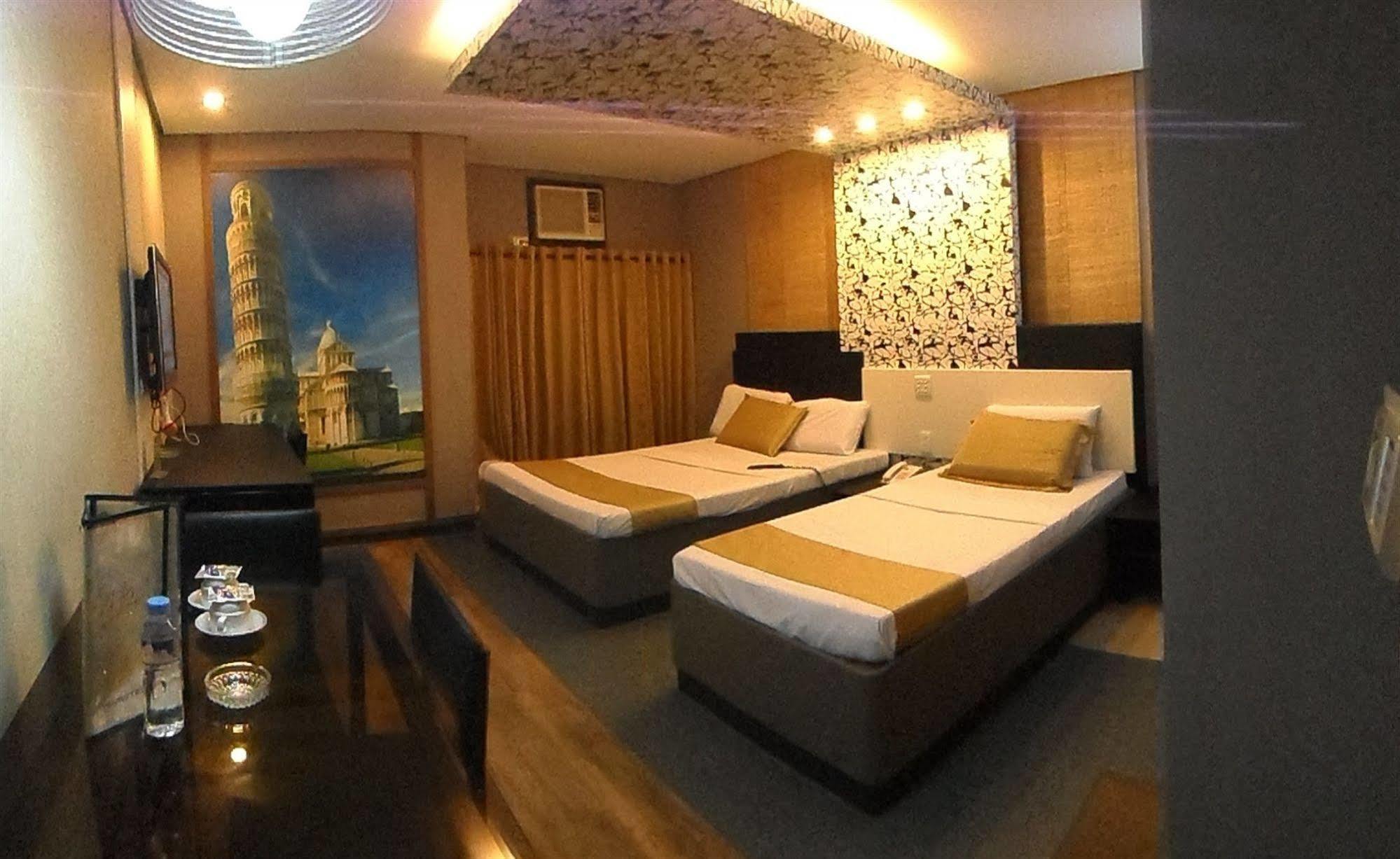 Hotel Dreamworld Araneta Cubao Екстериор снимка