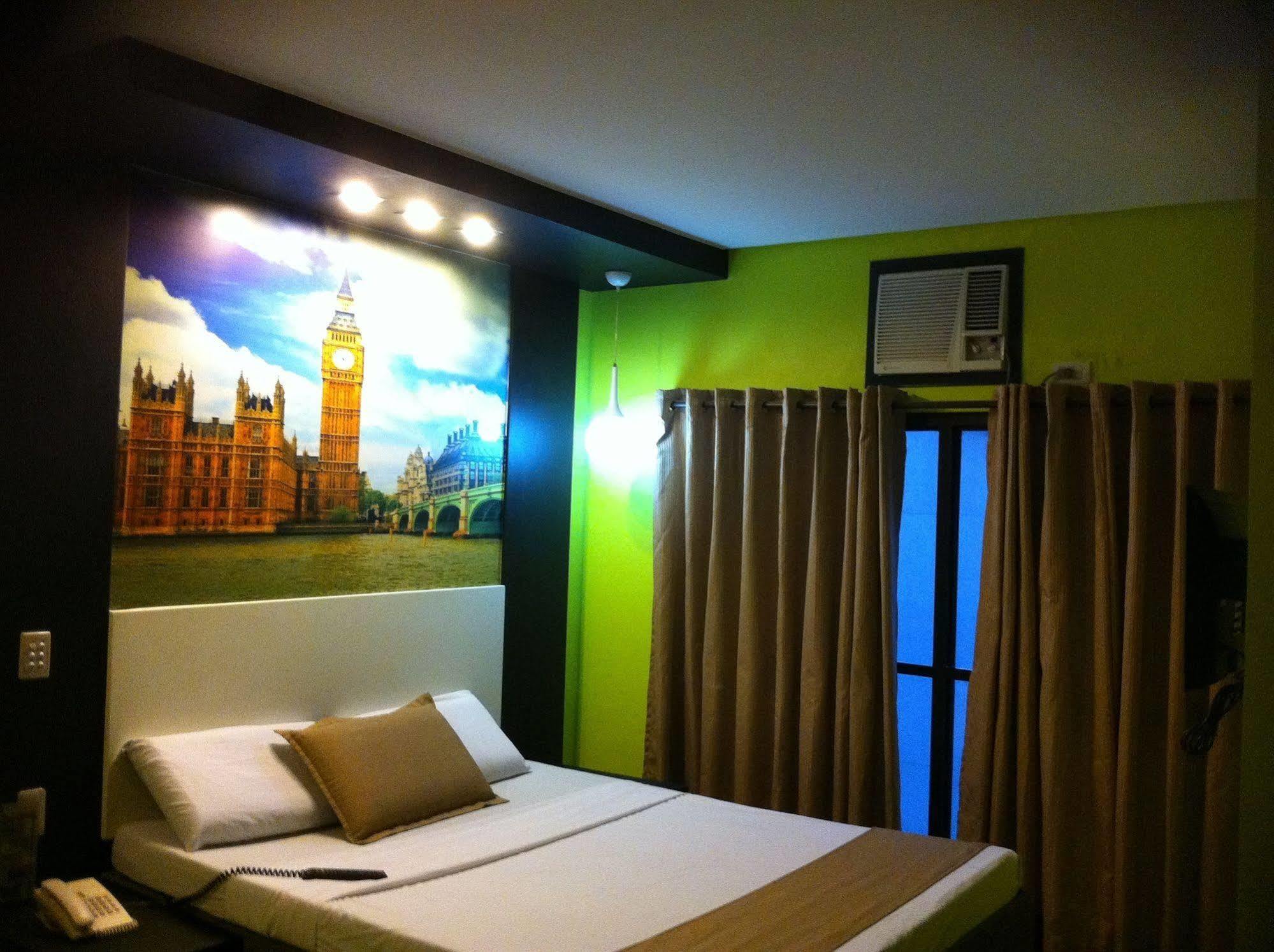 Hotel Dreamworld Araneta Cubao Екстериор снимка