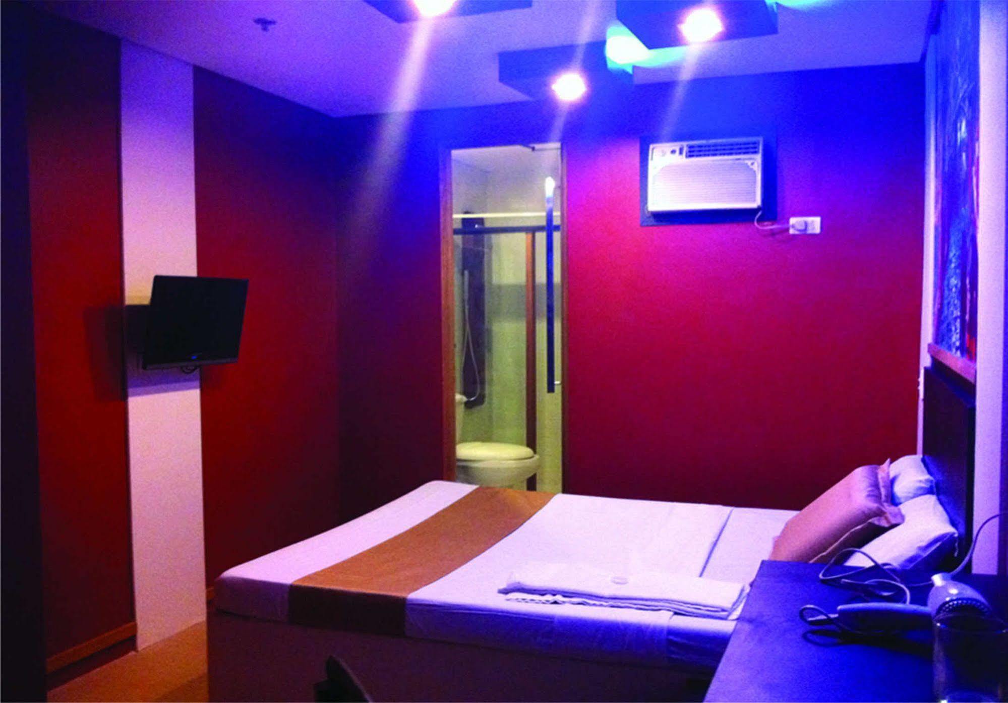 Hotel Dreamworld Araneta Cubao Екстериор снимка