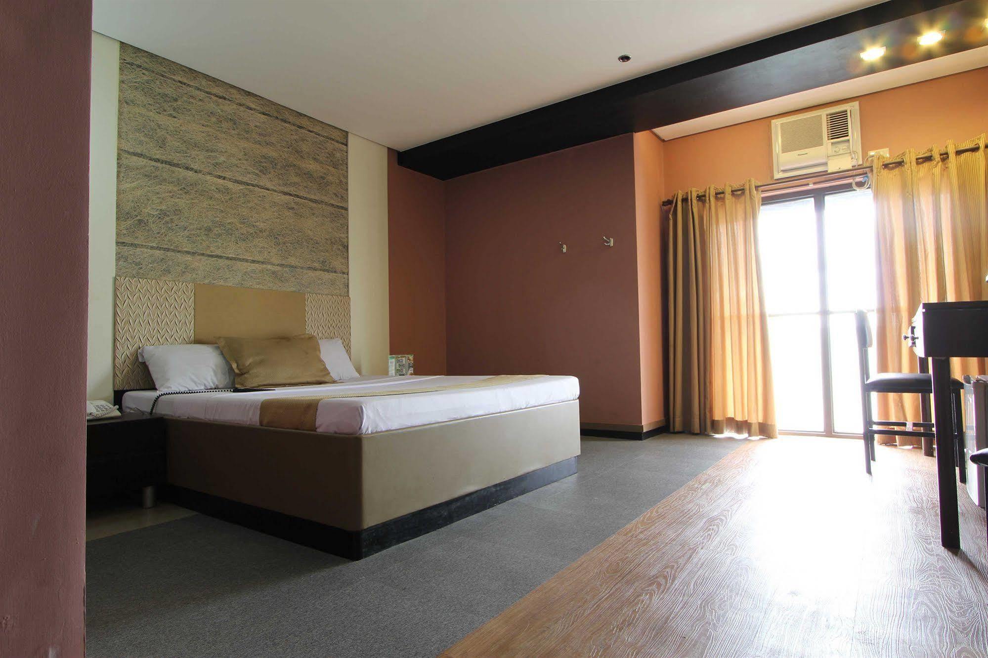 Hotel Dreamworld Araneta Cubao Екстериор снимка