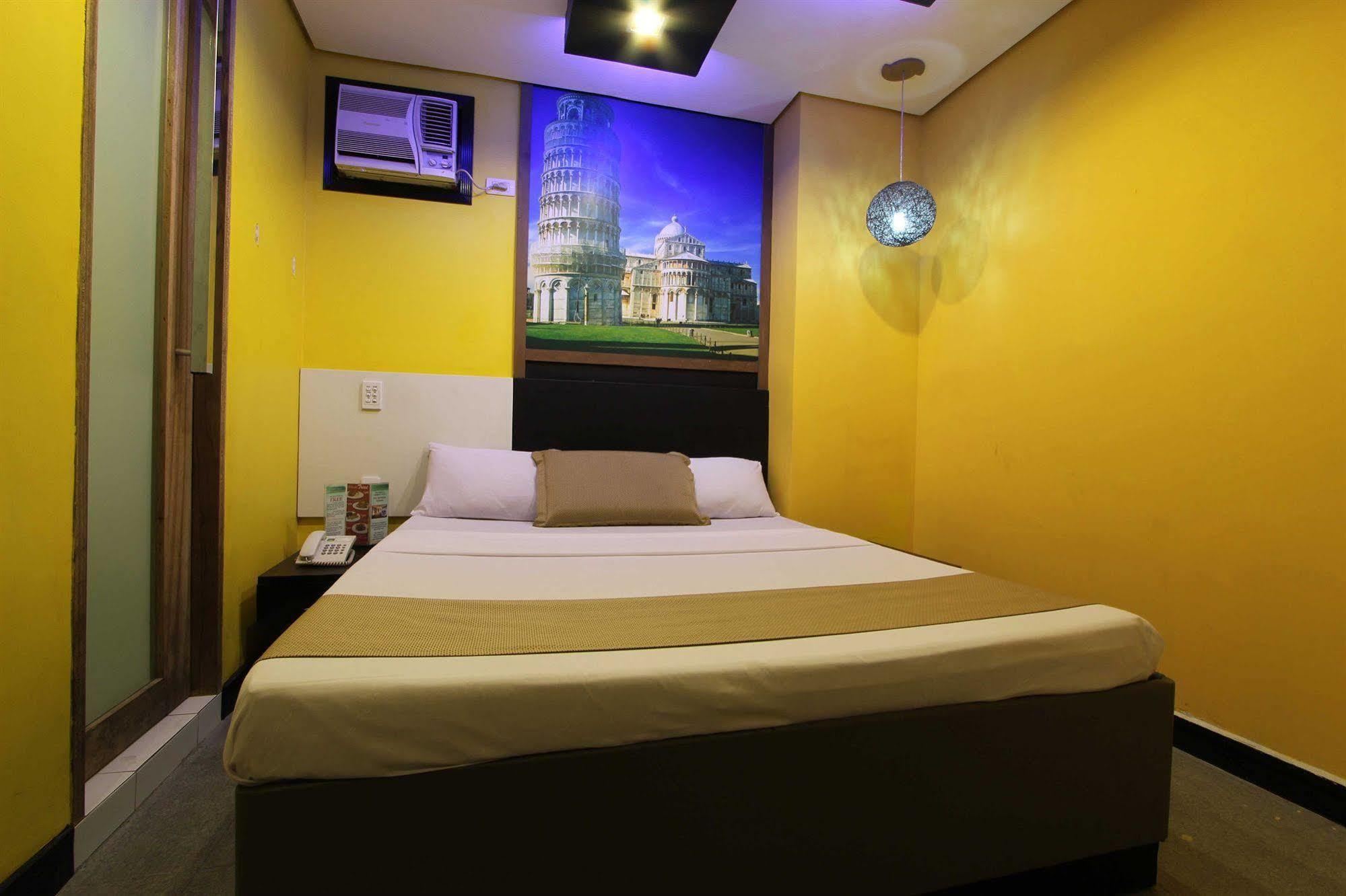 Hotel Dreamworld Araneta Cubao Екстериор снимка