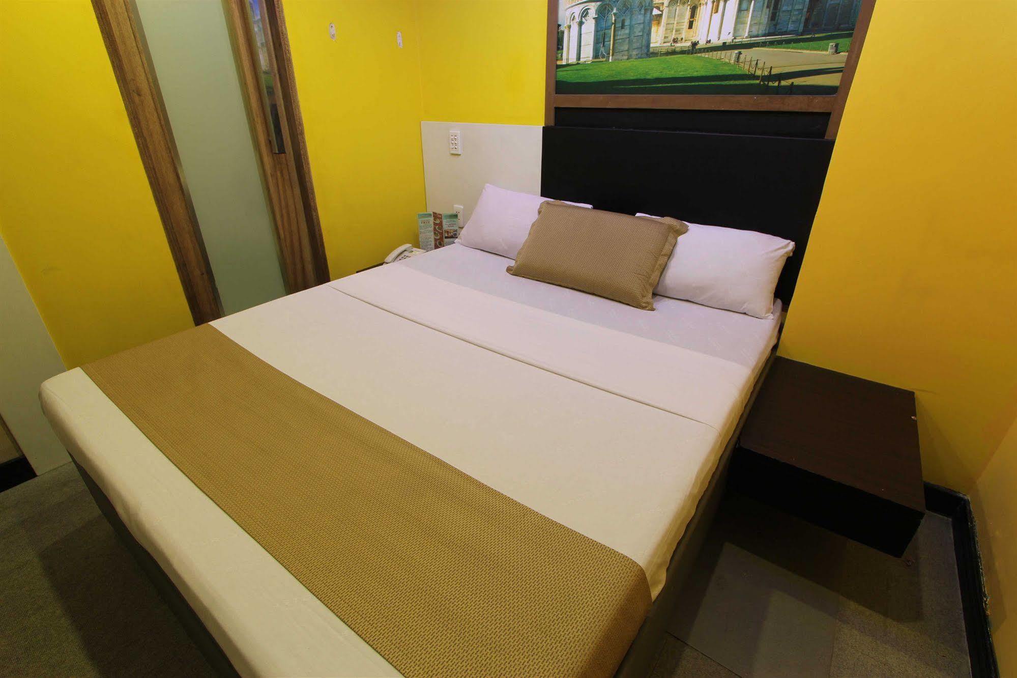 Hotel Dreamworld Araneta Cubao Екстериор снимка