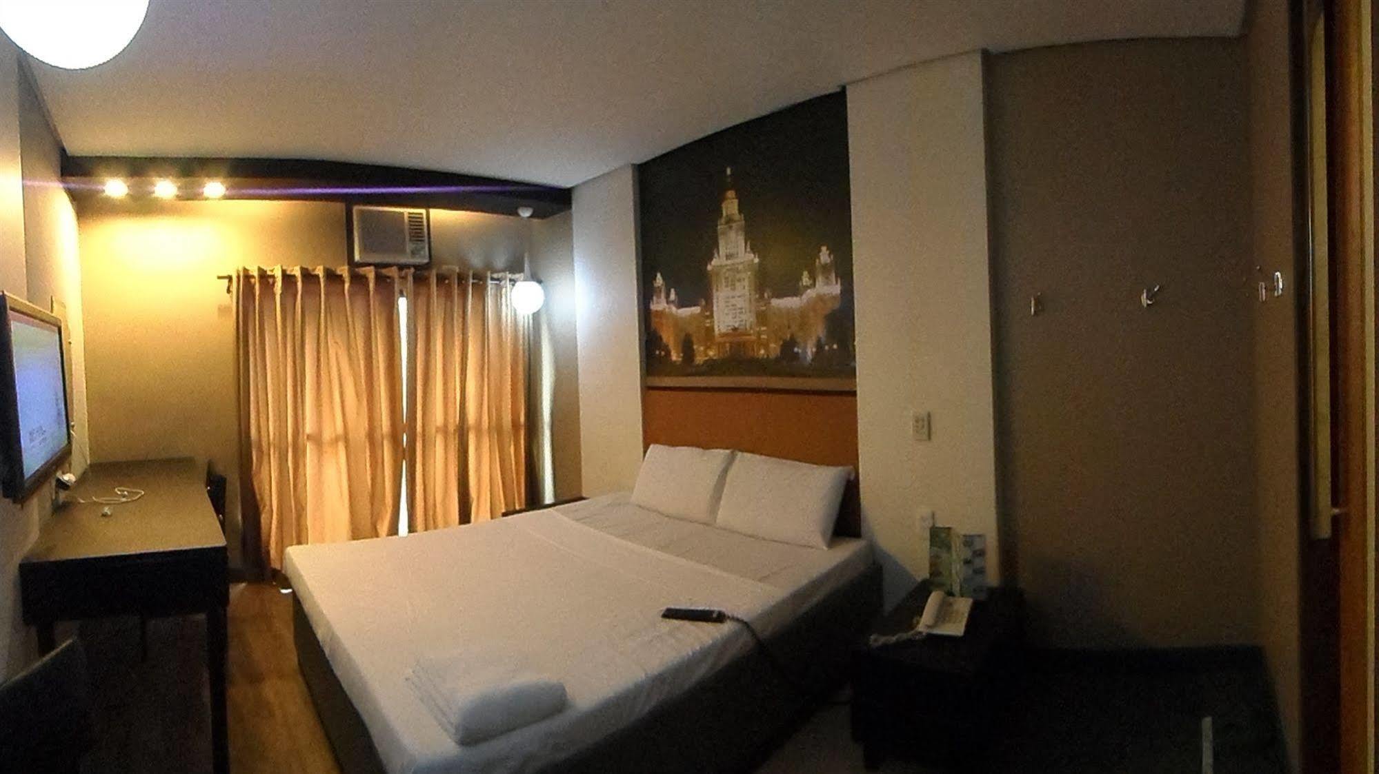 Hotel Dreamworld Araneta Cubao Екстериор снимка