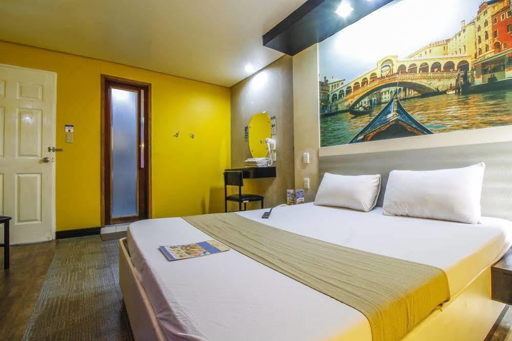 Hotel Dreamworld Araneta Cubao Екстериор снимка